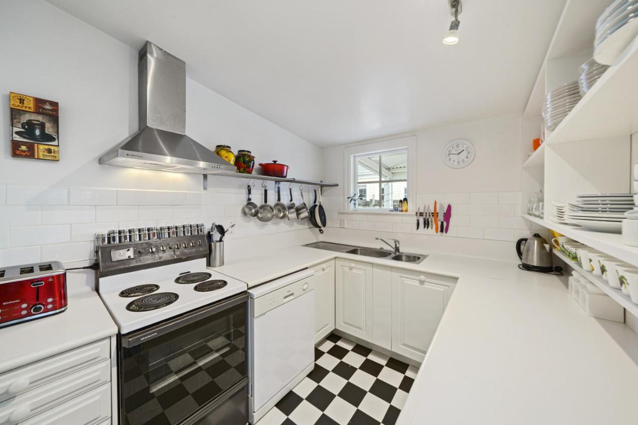 Pendreigh Cottage - Martinborough Holiday Home エクステリア 写真